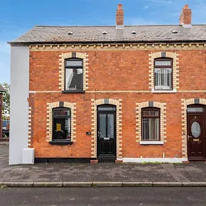 Newly Refurbished 3 Bed House Apartment
